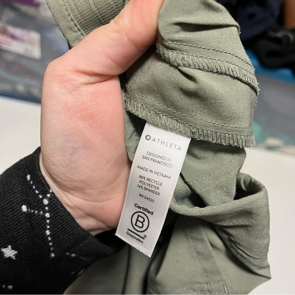 Athleta Tribeca Utility Crop Laurel Olive Green Pants Size 6 O - Picture 9 of 9